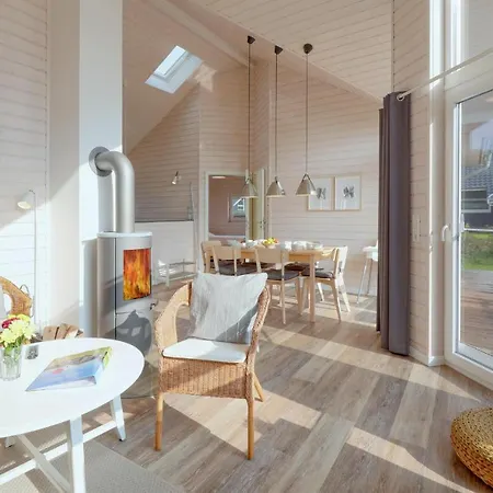 Ferienhaus Beautiful home in Krems II-Warderbrck with Sauna, WiFi&3 Bedrooms Gols