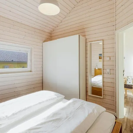 Beautiful home in Krems II-Warderbrck with Sauna, WiFi&3 Bedrooms Gols